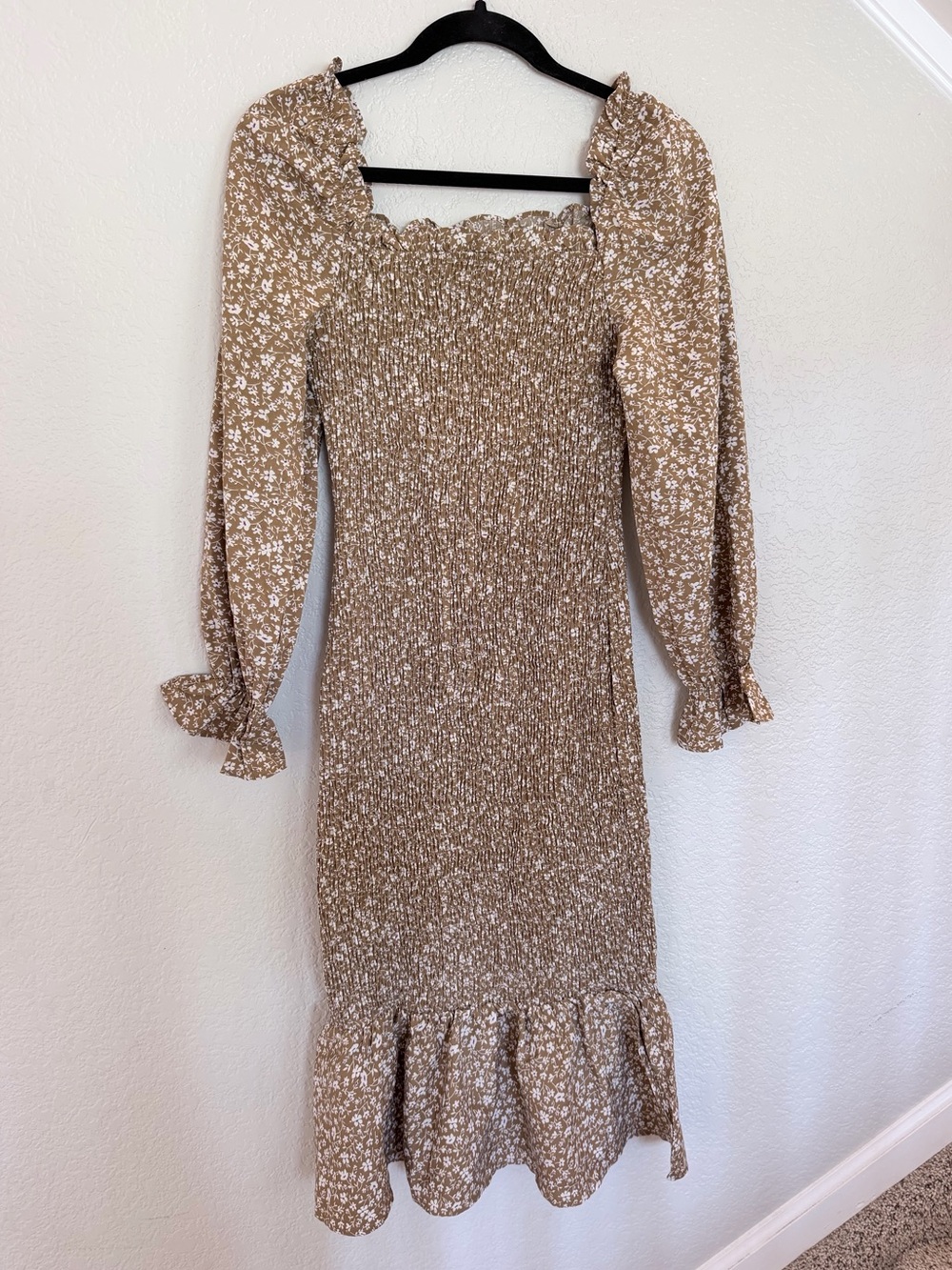 PrettyGarden Smocked Floral Mermaid Midi Dress Tan Size M